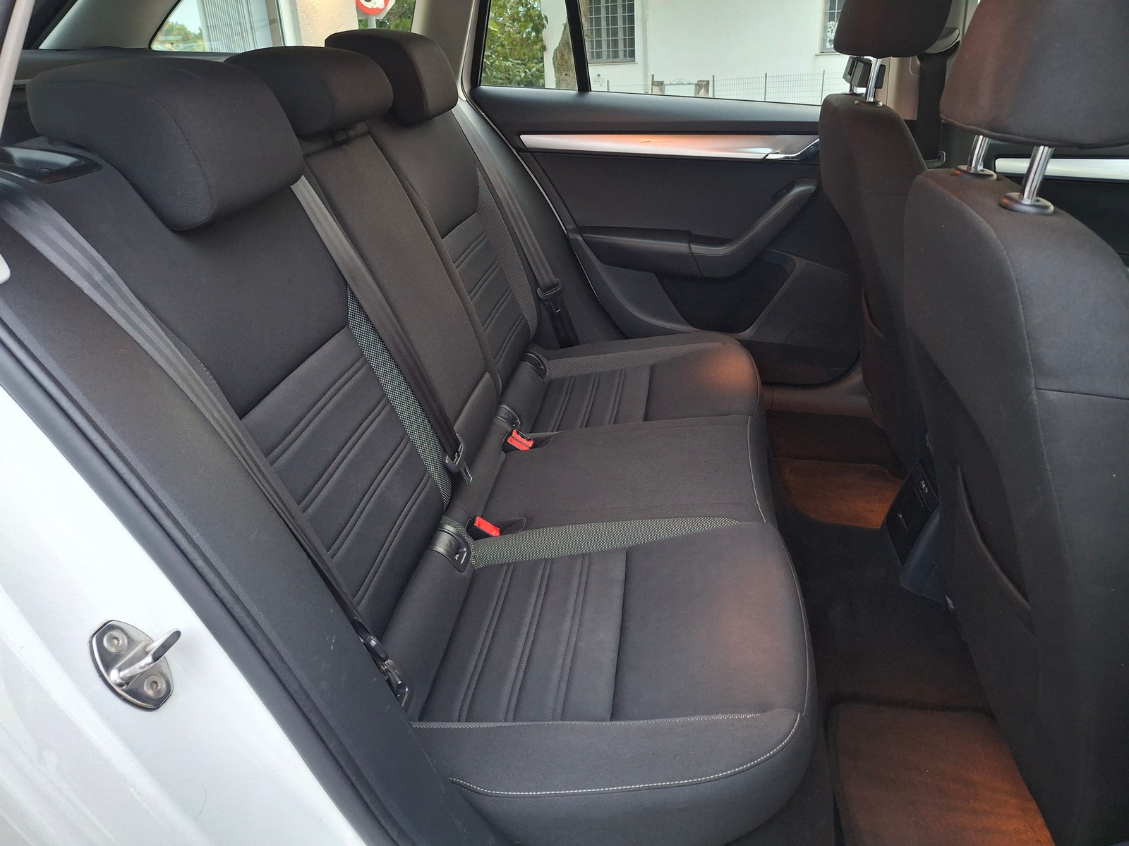 Skoda Octavia 2.0 TDI AMBITION LIMITED DSG COMBI - ΧΩΡΙΣ ΦΠΑ — 34
