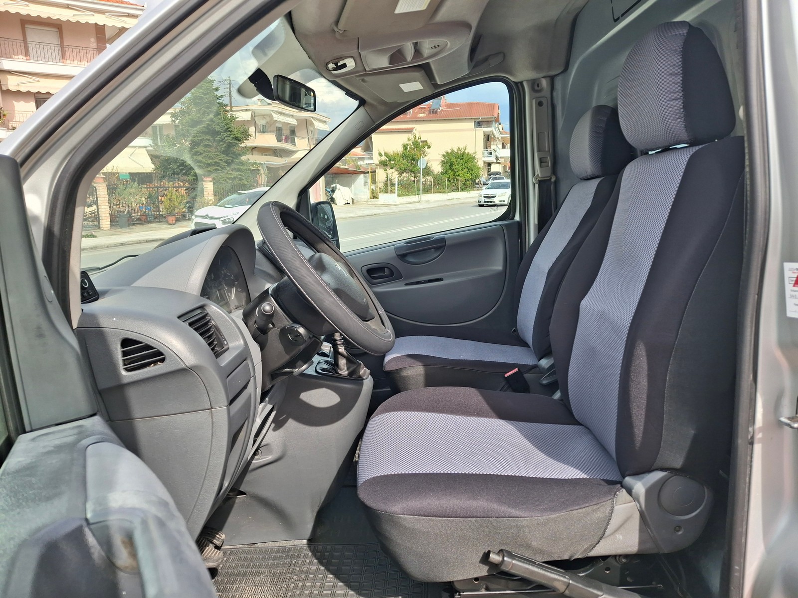 Peugeot Expert — 12