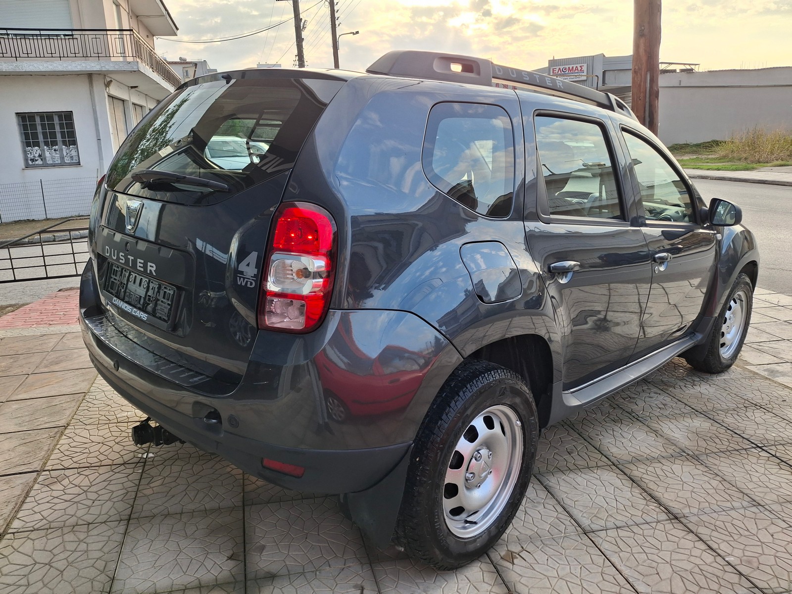 Dacia Duster 1.5 dCi Laureate 4x4 — 5