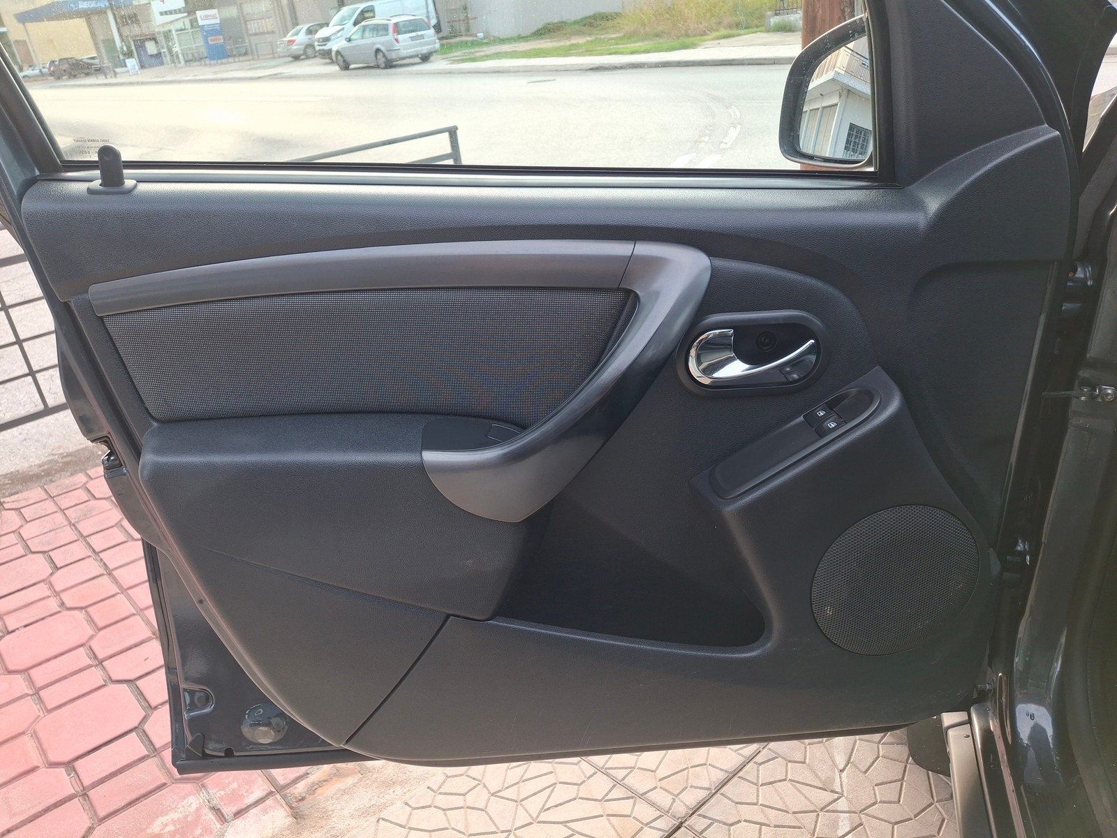 Dacia Duster 1.5 dCi Laureate 4x4 — 9