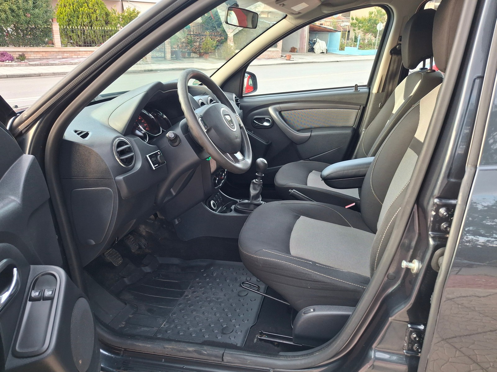 Dacia Duster 1.5 dCi Laureate 4x4 — 12