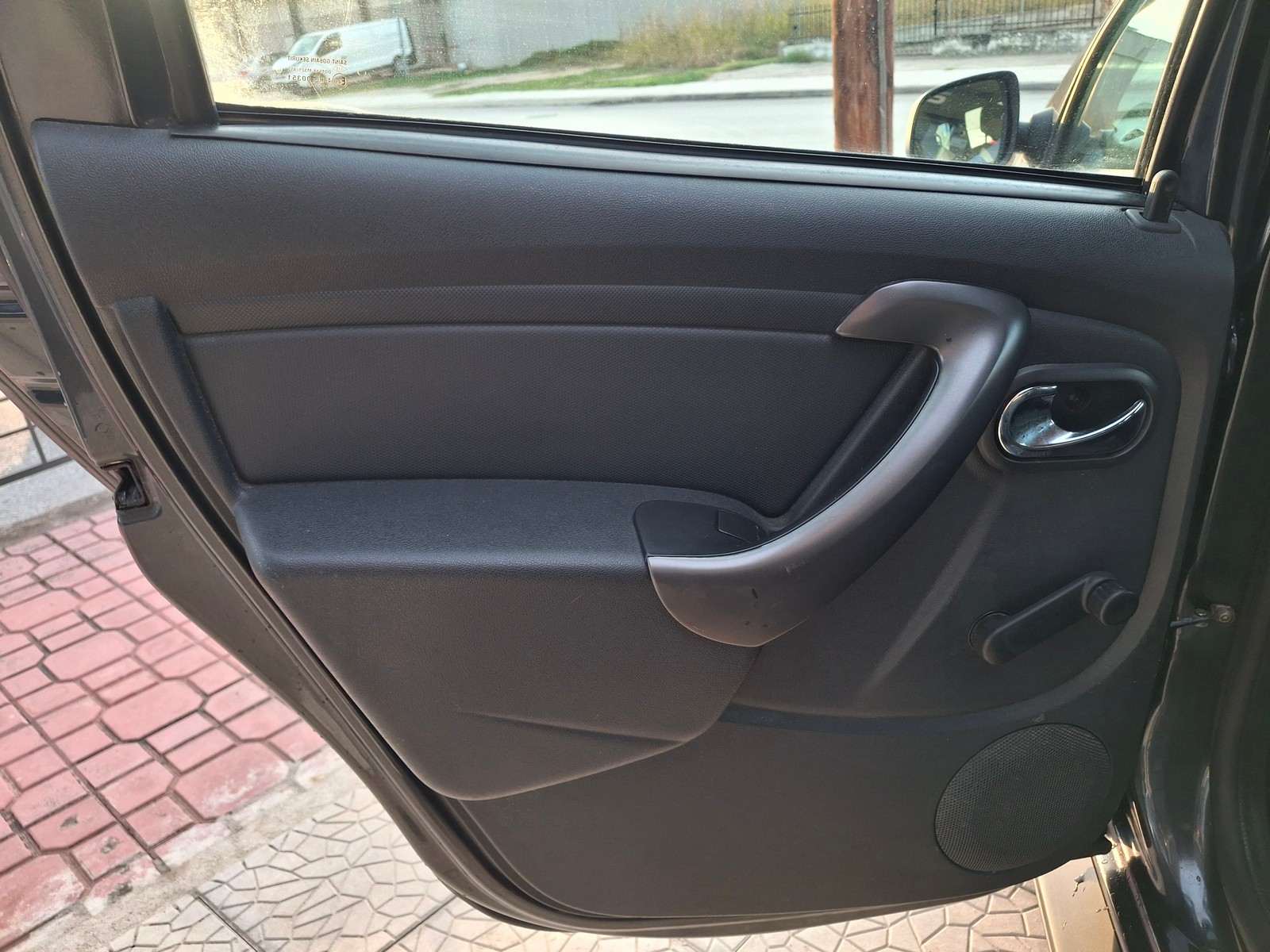 Dacia Duster 1.5 dCi Laureate 4x4 — 35