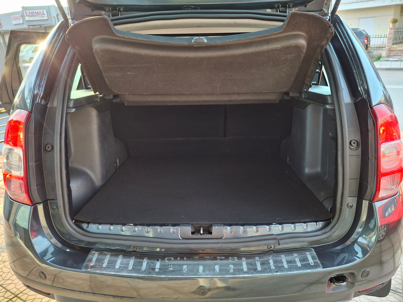 Dacia Duster 1.5 dCi Laureate 4x4 — 38