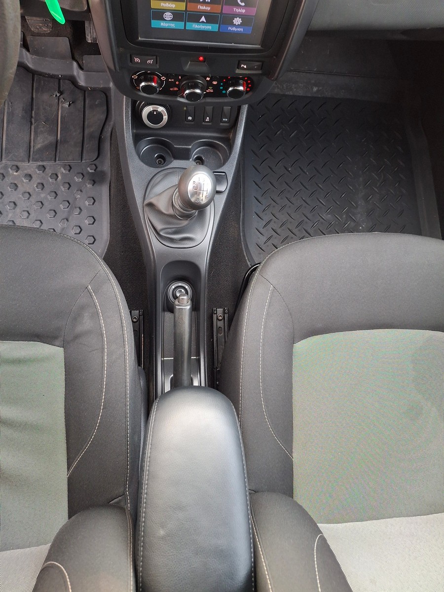 Dacia Duster 1.5 dCi Laureate 4x4 — 26