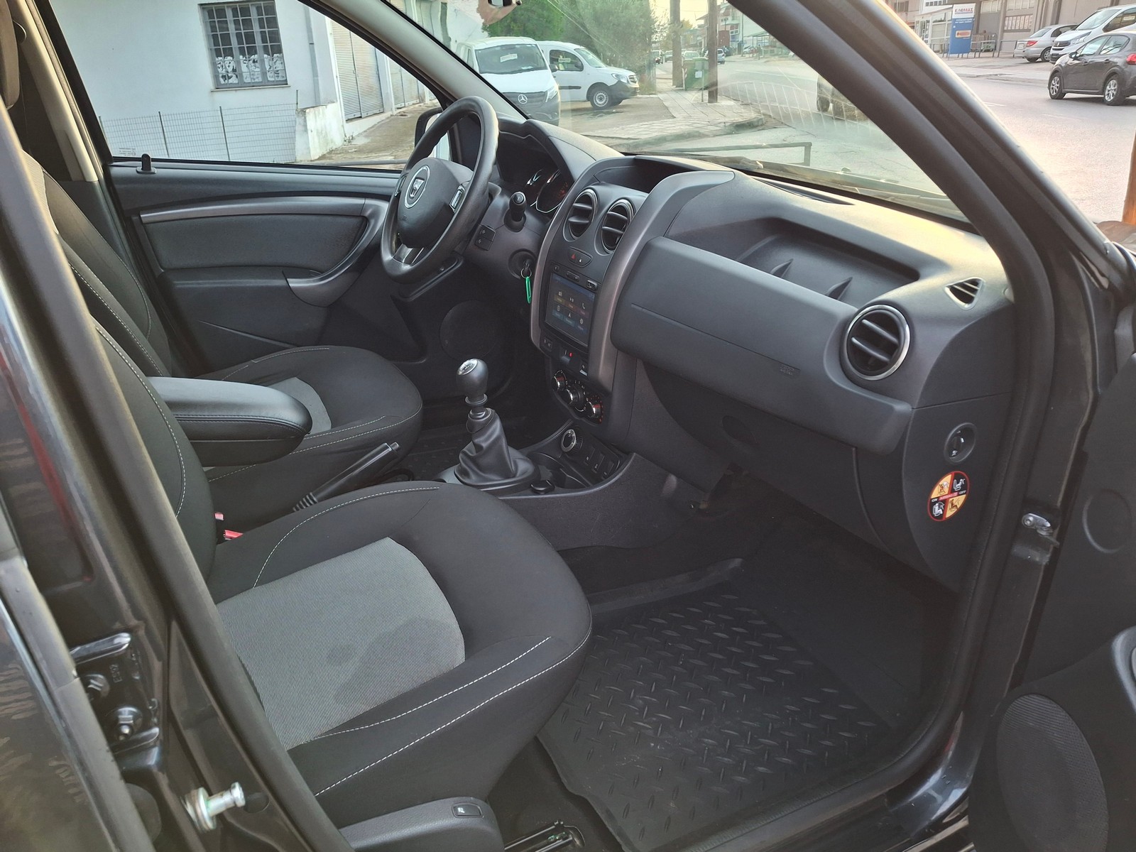 Dacia Duster 1.5 dCi Laureate 4x4 — 31