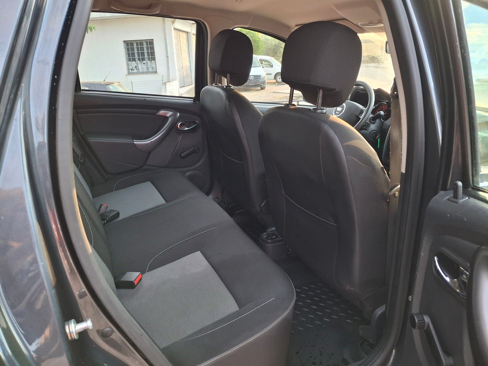 Dacia Duster 1.5 dCi Laureate 4x4 — 34